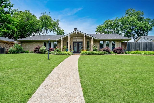 1305 Savannah Dr — Seven Oaks