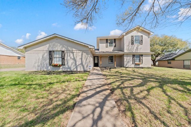 216 Hillside Dr — Hillside
