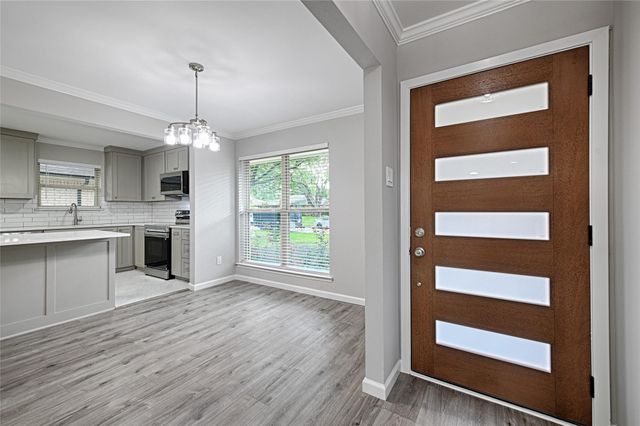 1605 Monterrey Dr — Golden Meadows 08