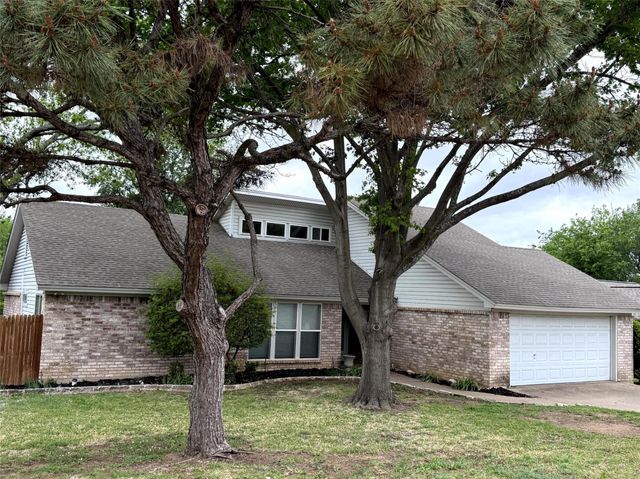 4610 Bellefontaine Ct — South Forest Add