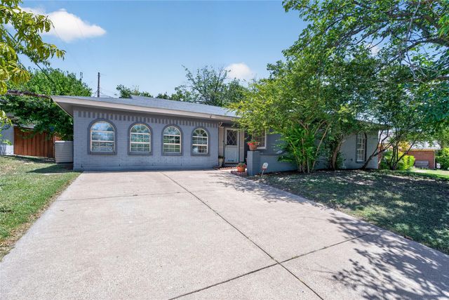 216 Rolling Hills Dr — Rolling Hills Aledo