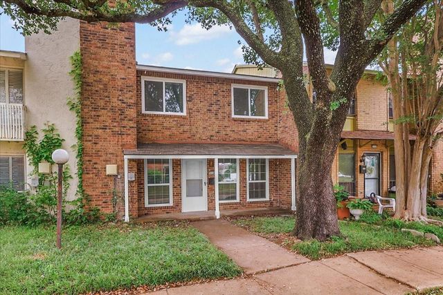 3118 Roundtree Ln — Village Greens Sec 01