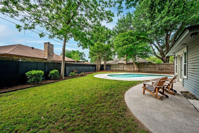 3407 Dovecreek Dr — Huntwick Add