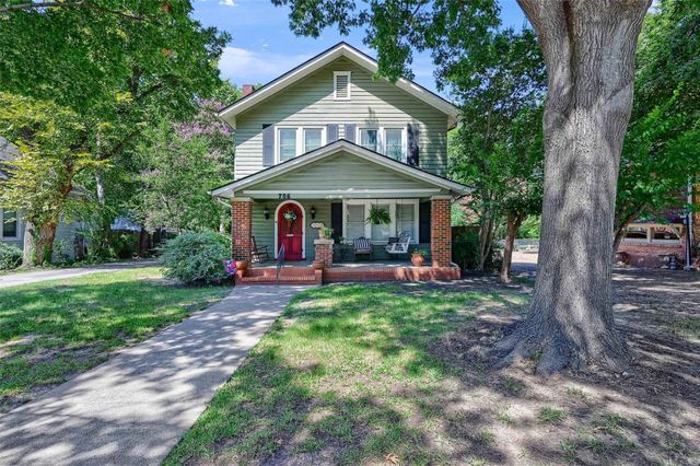 706 N Woods St — Shannon T J Town