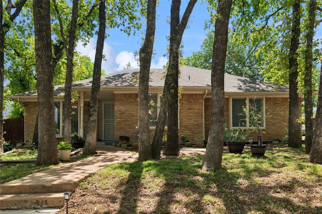 2024 Crooked Creek Ln — Wood Creek