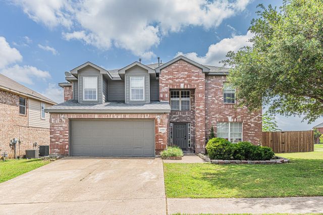 300 Creek Point Ln — Quail Creek Add