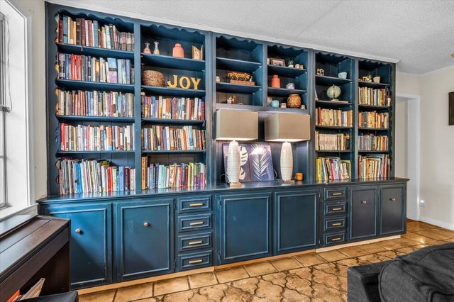 1208 Knotty Oaks Dr — Woodland West