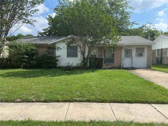 2812 E 15th St — Meadows First Sec