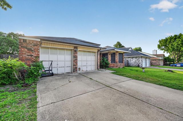 6217 Fairlane Dr — Seville Hills Sub