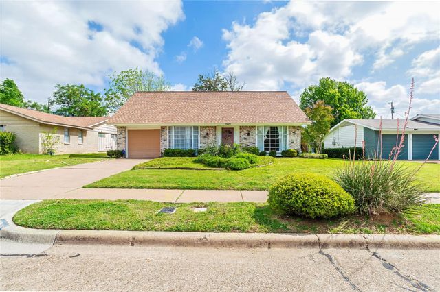 1220 Farnham Ct E — North Gate West Add 07 Instl