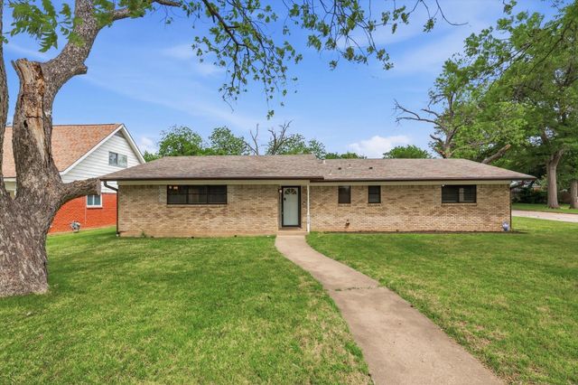 713 Waggoner Dr — Briarwood West
