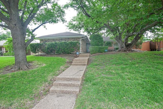 1912 Knob Hill Dr — Cross Bend