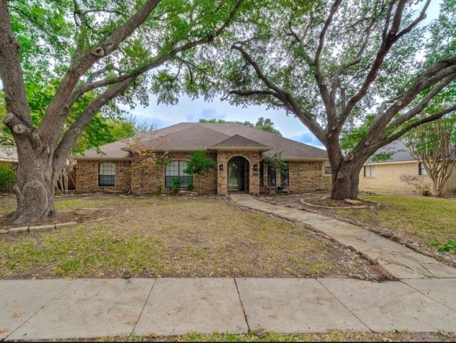 3924 Mesa Dr — Los Rios Add Ph 8