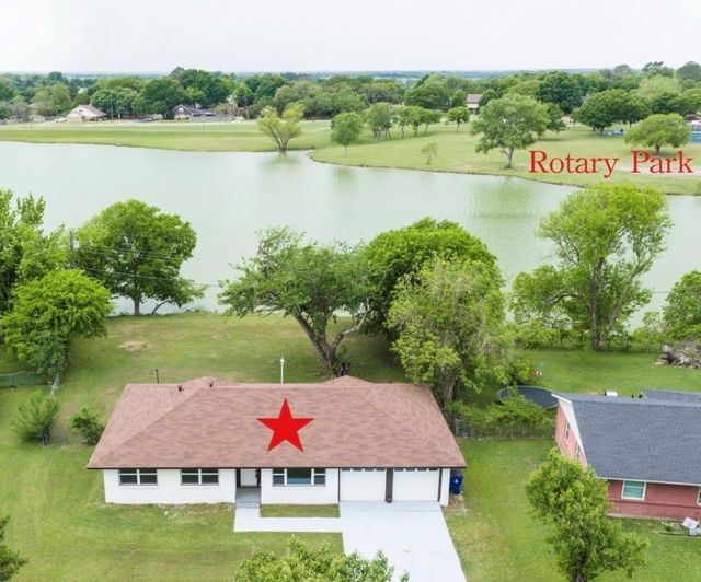 536 Lakeshore Dr — PRESTON HILLS