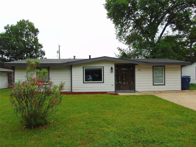 202 Wallace Dr — Monica Park 01