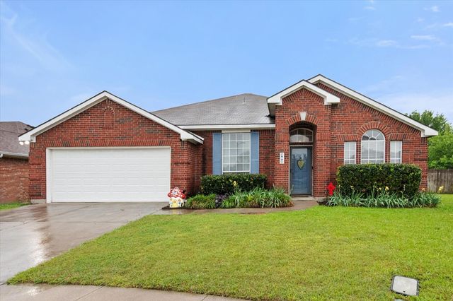 202 Creek Point Ln — Quail Creek Add