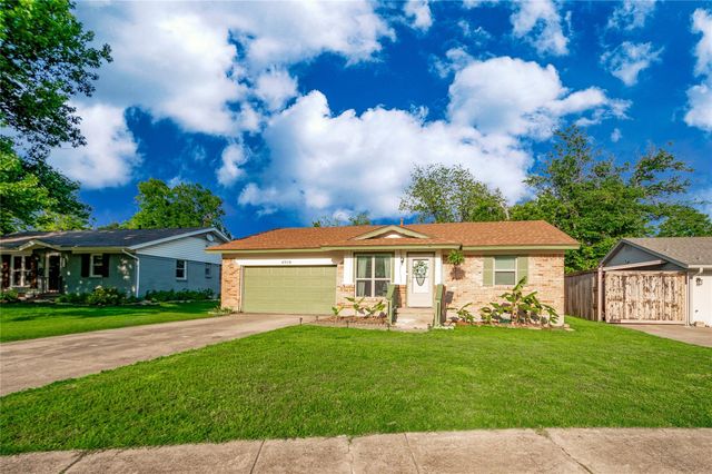 2518 Newcastle Dr — English Estates