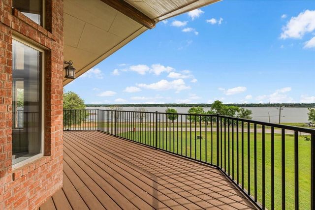 203 W Lake Dr — Lakeshore Hills