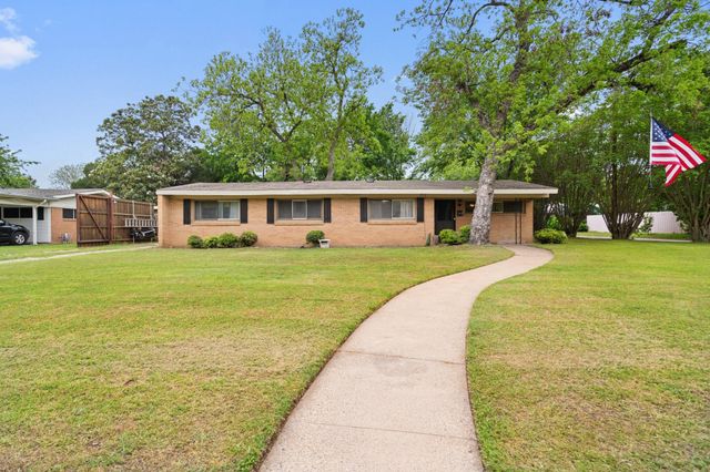717 Van Horn Dr — Lynne Park 02