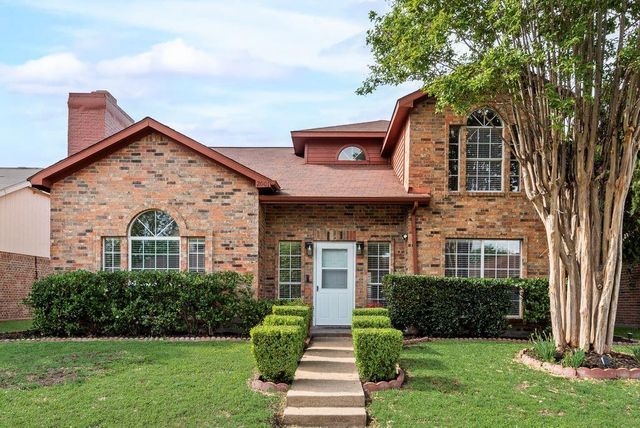 2001 Village Creek Dr — Villages Of Valley Creek 01