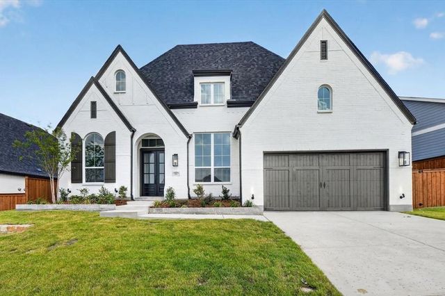 2533 Domingo Dr — Walsh