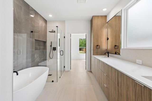 416 S Elm St — Medina Addition