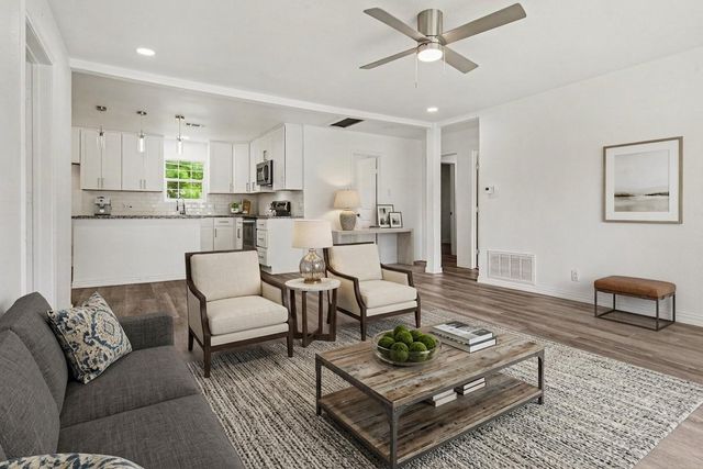 2610 Hillcrest Ave — Martin Acres Add