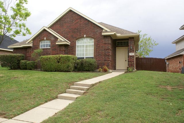 7800 Lancelot Rd — Preston Gables