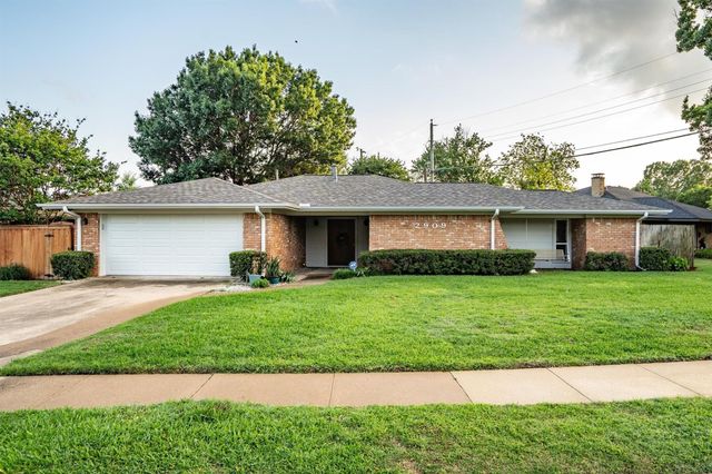 2909 Hillcrest Dr — Lee Park