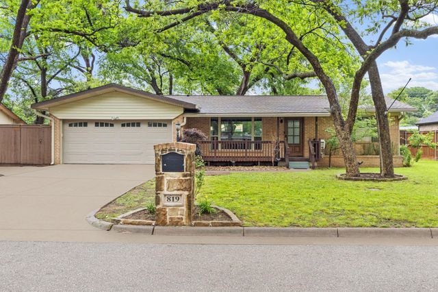 819 Del Mar Ln — Pecan Park Arlington