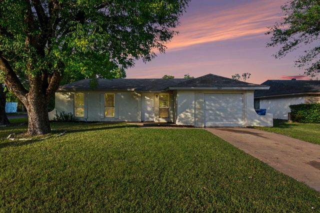 1601 Meridian Way — Northlake Estates