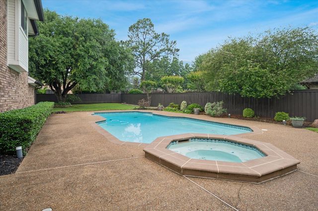 4607 Shadywood Ln — Brook Meadows Add
