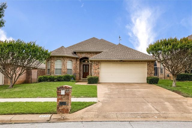 4734 Village Oak Dr — Oak Lake Add