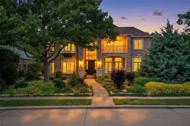 5117 Runnin River Dr — Lakeside On Preston Ph Ia
