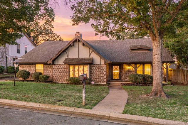 2214 Wilson Dr — Parkway Central Add