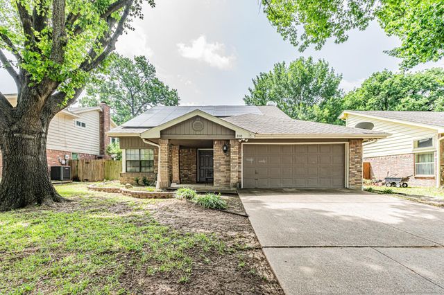 2110 Cold Springs Dr — Turf Club Estates Add