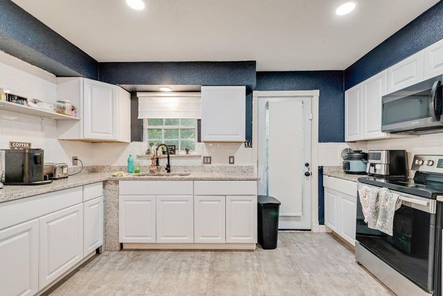 3815 INDIAN WELLS Dr — April Sound