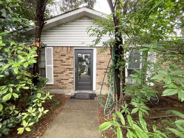 1801 Vine Dr — Village Glen 01