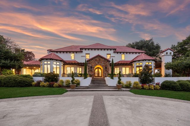 1900 Shady Oaks Dr — Old Orchard Country Estate Unrec