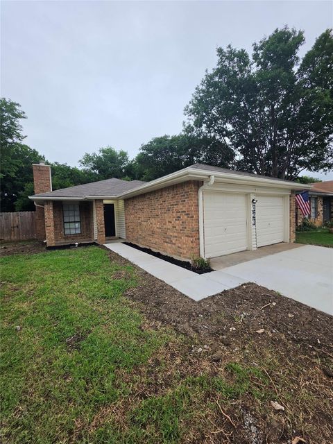 323 Valley Spring Dr — Winding Creek Add Arlington