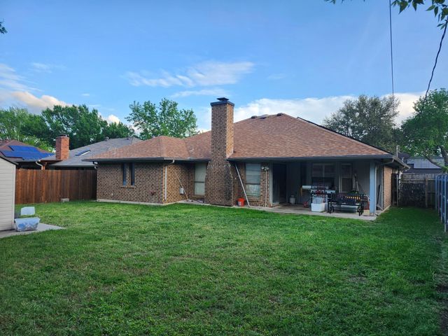 609 Betsy Ross Dr — Colonial Estates