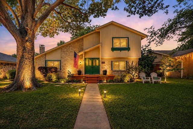 5225 Pensacola Dr — Southlake Beach