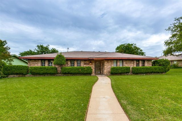 2212 Heather Hill Ln — Stone Creek