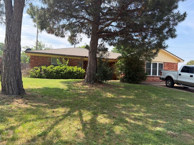 4097 Brook Hollow