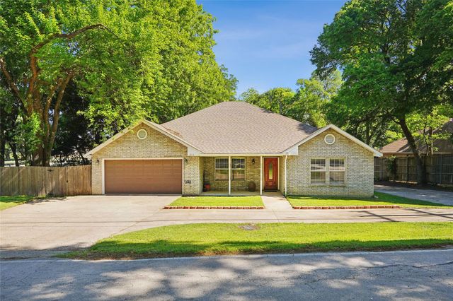 211 Ashford Ln — Crouch Place