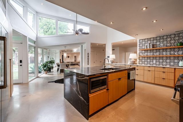 741 Rivercrest Dr — Elm Place Of H Ward