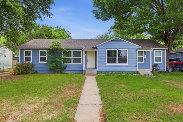 1303 Stone Dr — Oakwood