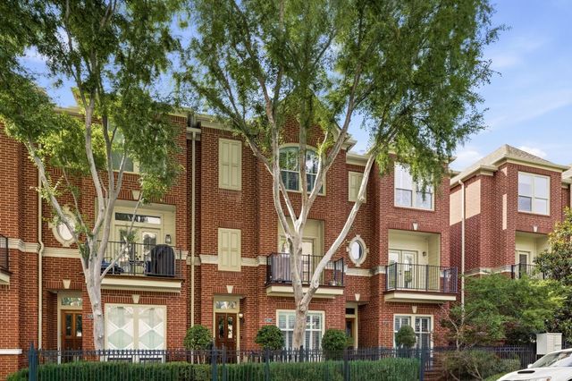 3427 Howell St — Hall Howell Tr