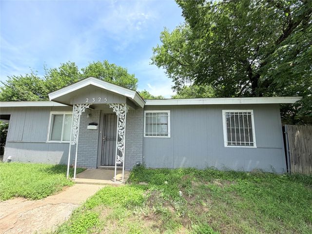 2325 Felder Ln — Carver Heights