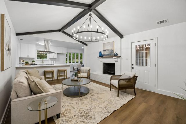 2524 Glen Lea Dr — Storyglen North